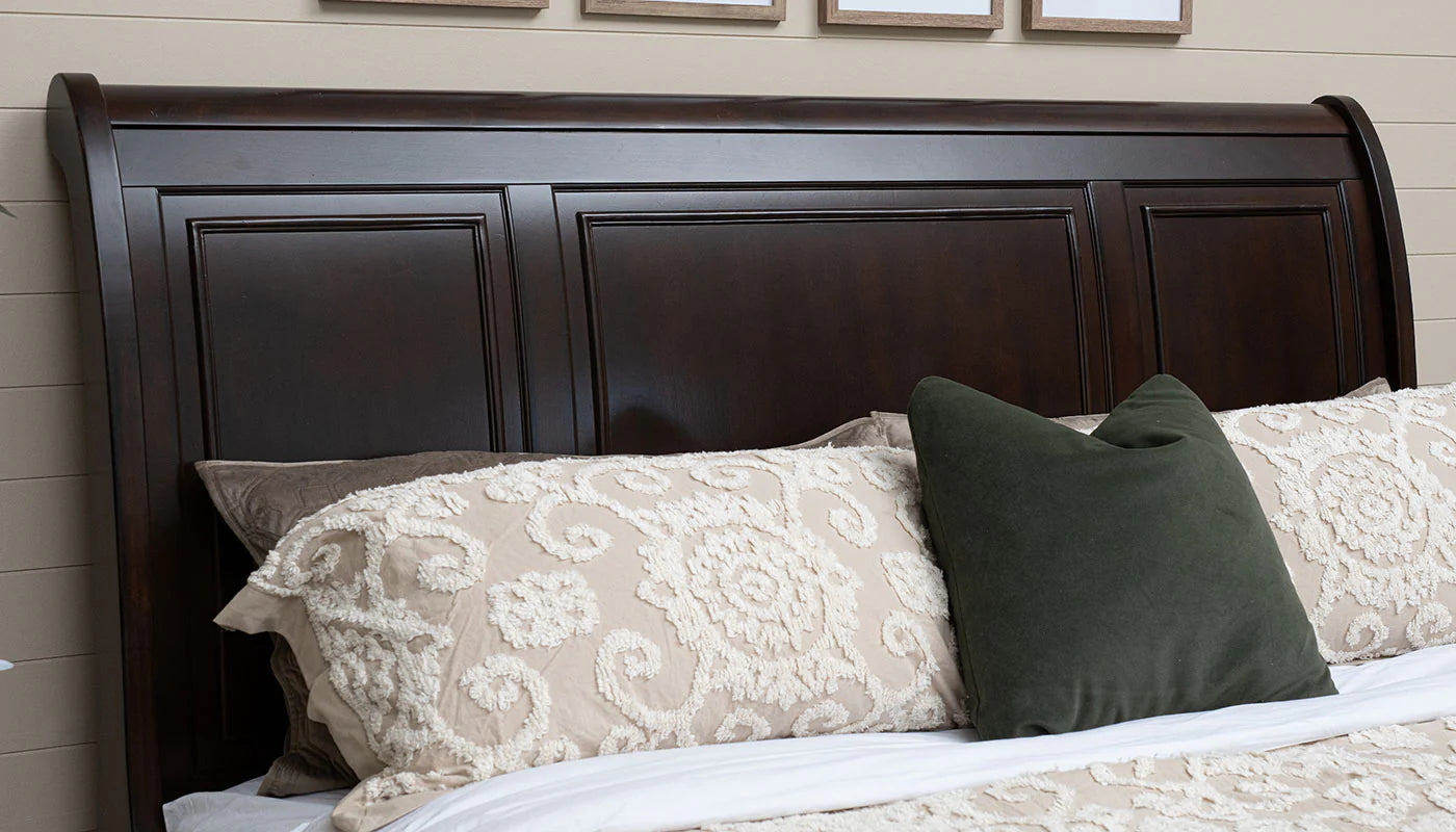 St. James Queen Set